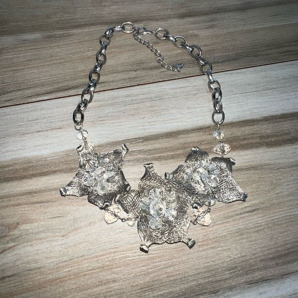 Mesh Floral Necklace Womens Beaded Formable Flowers Silver Tone Statement Chain